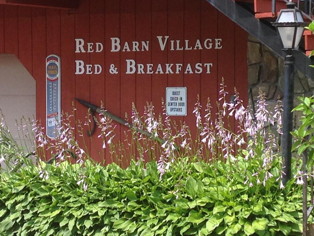 Red Barn Village Bed & Breakfast Clarks Summit ภายนอก รูปภาพ